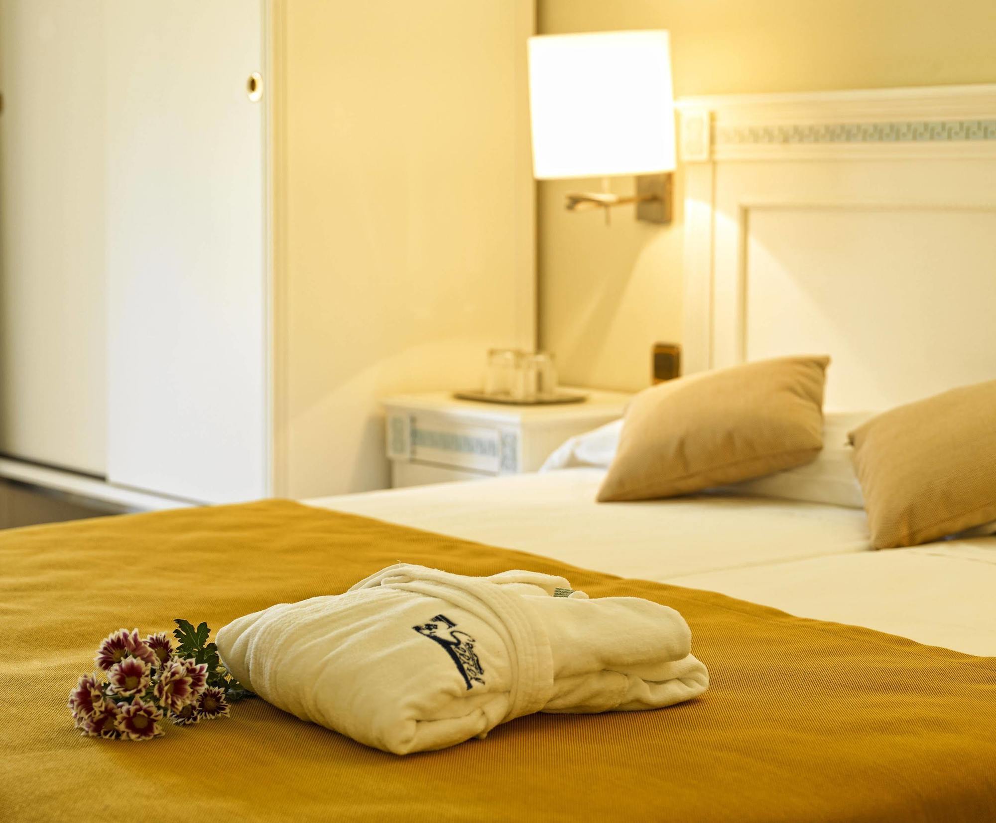 Hotel Bahia del Sol Santa Ponsa Esterno foto